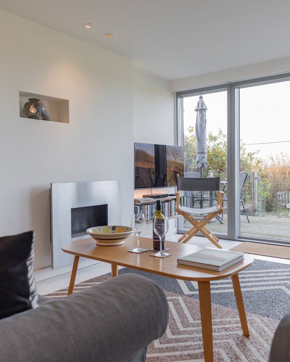 🍂✨ Escape to luxury this #October #halfterm! 🌊🏡 The Perch, as seen on Channel 4's 'Homes By The Sea', is ready to welcome you! With stunning architectural design &amp; luxurious furnishings, it's the perfect retreat for couples or a #romantic getaway💙 ow.ly/wcrI50XbETy