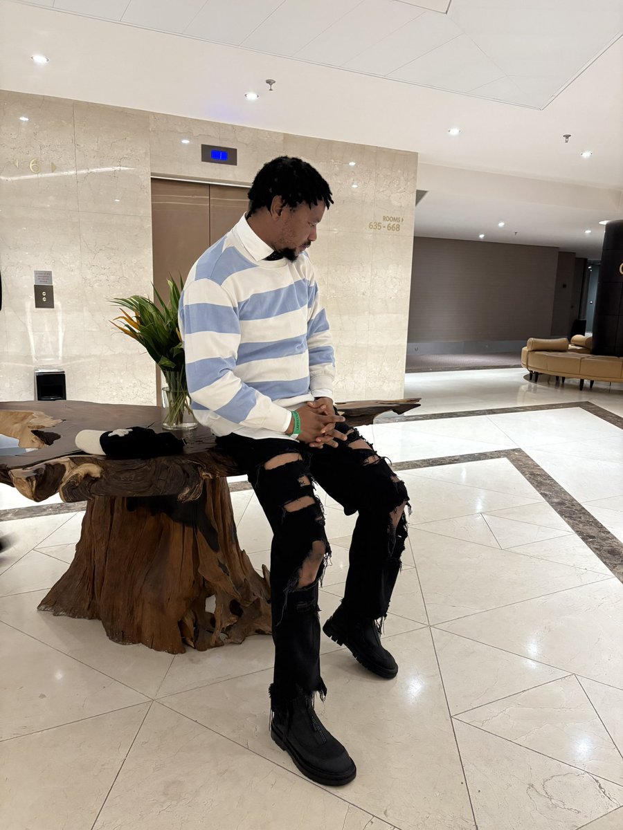 techsamuraii's tweet image. 👓 It’s here! Stay Eyeconic — your all-in-one platform for eyewear &amp;amp; eye care.
AI-powered eye tests ✅
Online consultation ✅
Custom frames ✅

Eye care just got smarter.
🔗 stayeyeconichq.com
#StayEyconic #InnovationForVision #DigitalHealth