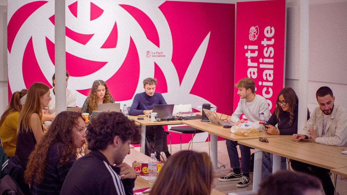 Secrétariat national et bureau national des <a href="/lesJeunesSoc/">Les Jeunes Socialistes</a> pour faire vivre notre organisation et notre démocratie interne !

Débats et discussions autour de l’actualité politique. Surtout : faire front face au budget et à la politique macroniste déconnectés des français-es !