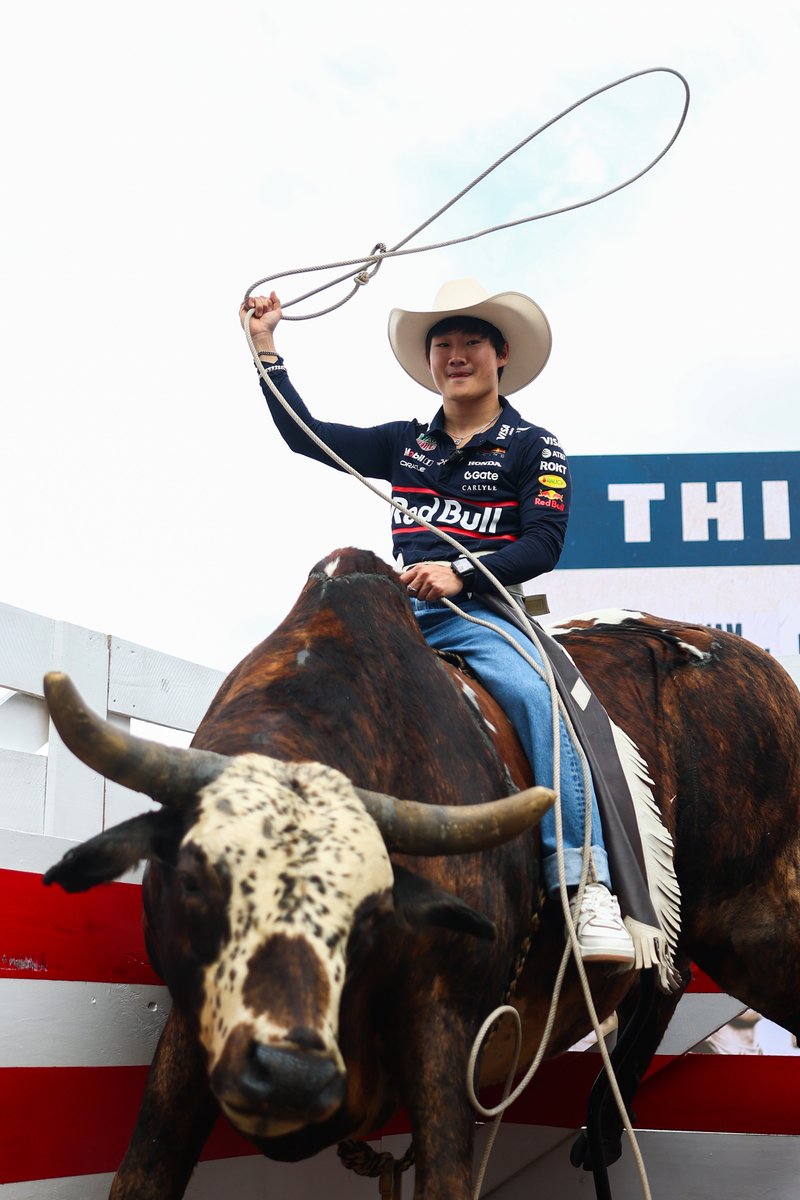 Yuki avoiding all the wreckage into Turn 1 😱

#F1 || #USGP 🇺🇸