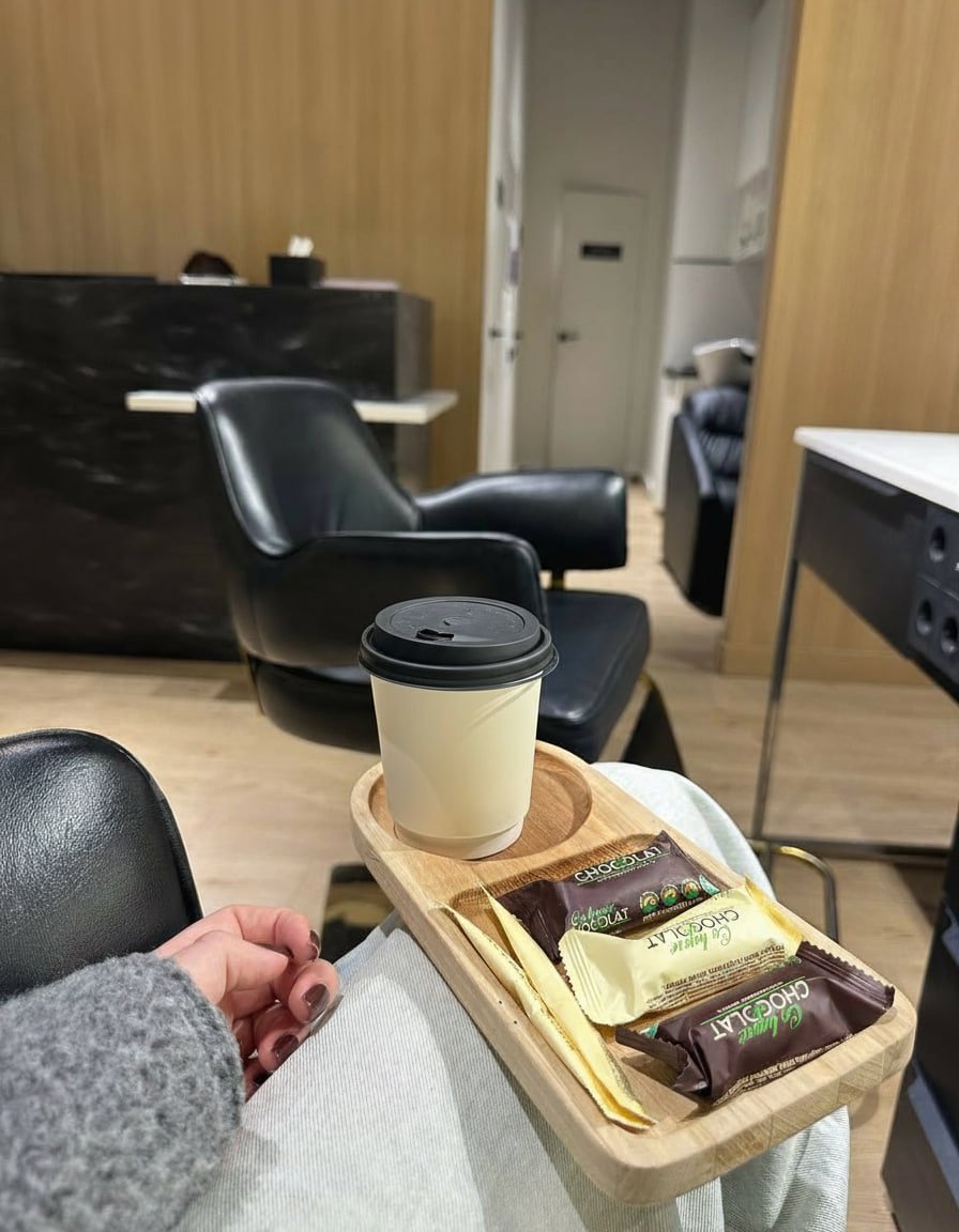 Hazelbondarenko's tweet image. The hardest decision of the weekend, choosing a nail color! 🌈 Surrounded by options, but soaking up the peace and quiet with my little snack tray. What color should I go for? 🤔
#NailColors #BeautyTime #RelaxMode #ColorChoice #ManiGoals #PamperTime #WeekendVibes #NailSalon