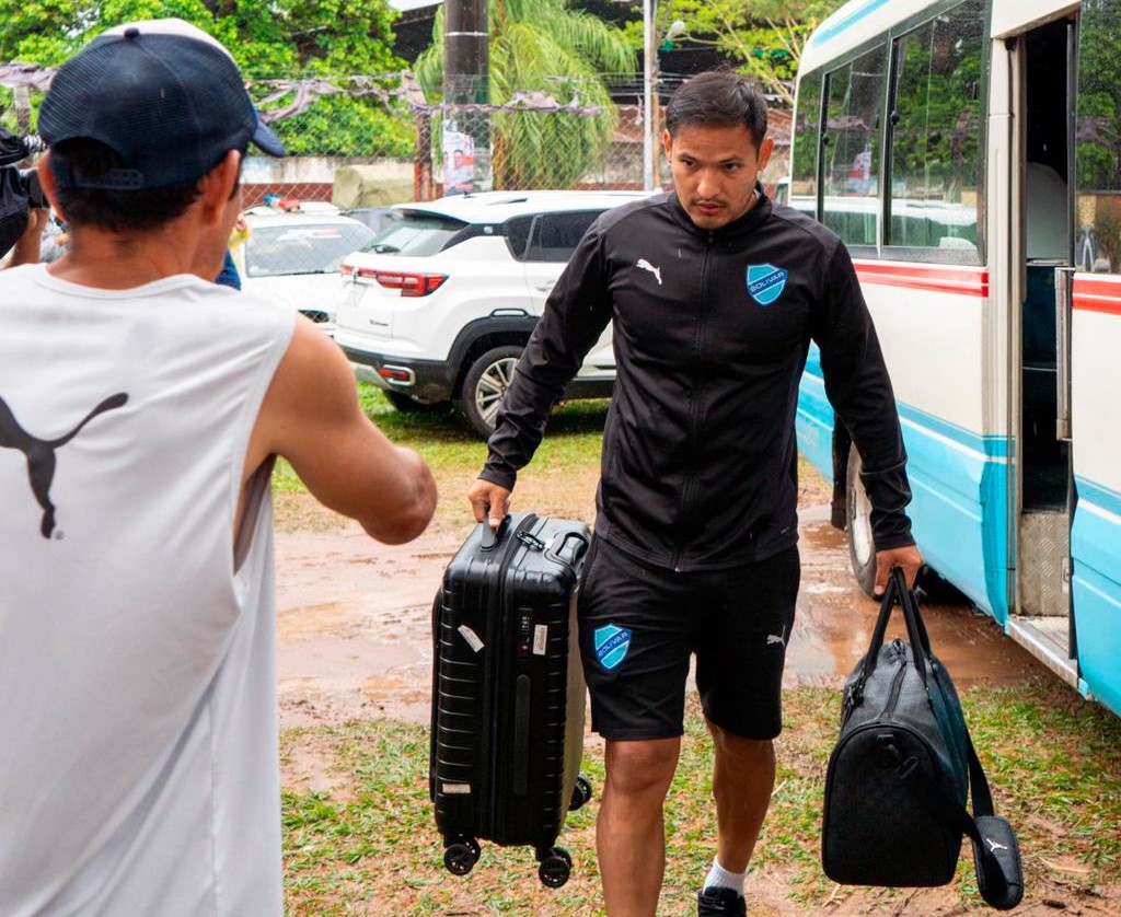LaRazon_Bolivia's tweet image. La plantilla de @Bolivar_Oficial está en el estadio de Real Santa Cruz donde este sábado (15.00) jugará ante @BloomingOficial por la Liga &apos;Todos contra Todos&apos;
 📸 #Bolívar
#Liga #TodosContraTodos 
@MarcasLaRazon