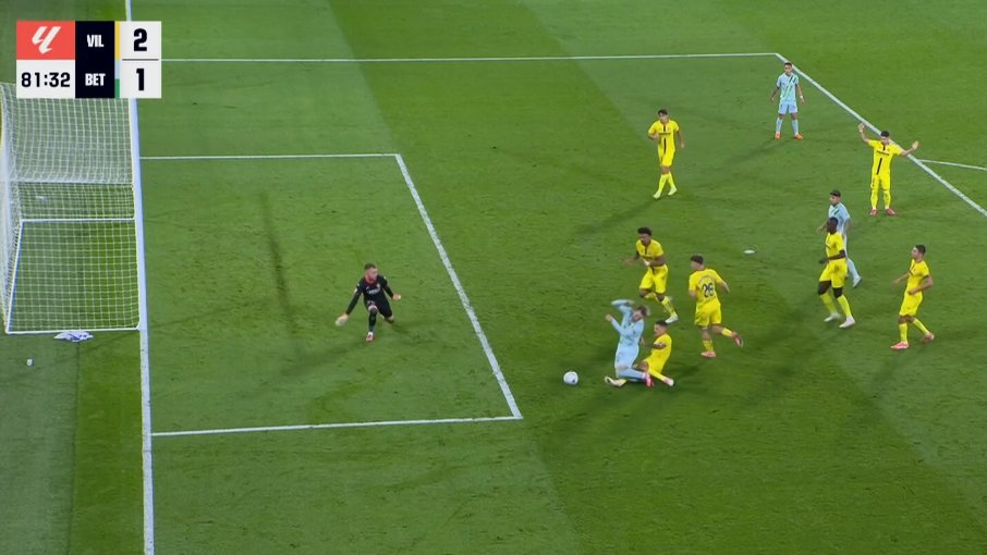 Por cierto, que no quede en el olvido el penalti no pitado a Lo Celso.

Igual que contra el Levante, un nefasto arbitraje nos roba 2 puntos.

Ya son 4 puntos en total los que nos han robado por culpa de arbitrajes desastrosos, y solo llevamos 9 jornadas de Liga.