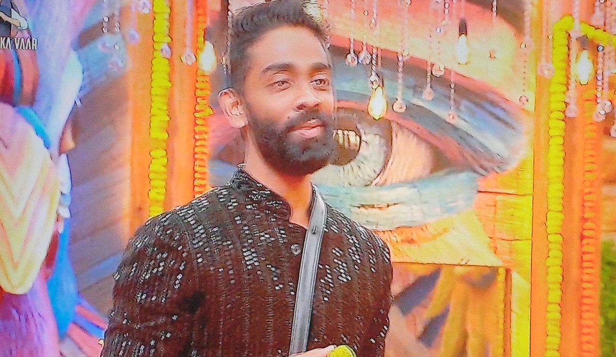 ,  #PranitMore deserves a special mention . He is silently excelling...

He is supporting his friends-  behind their back, being upfront in his opinion with logical explanation..👏🏻

 if he continues with his loyalty &amp;  respect minus unwanted jokes- he is defn in top 5!