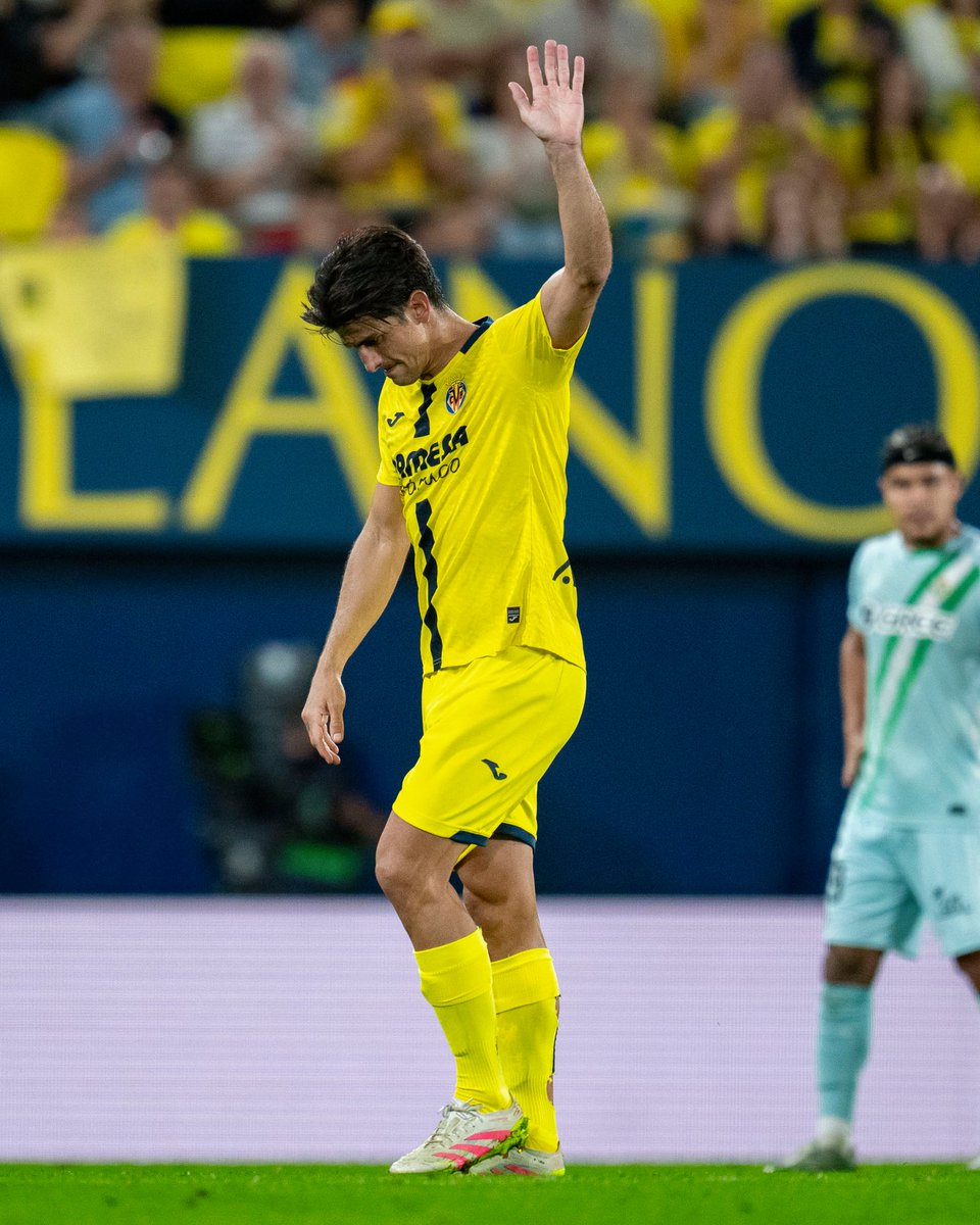 VillarrealCF's tweet photo. Cualquier ovación será poca para alguien como tú, Geri. Qué alegría verte de nuevo sobre el verde. https://t.co/DuqV6nIoUE