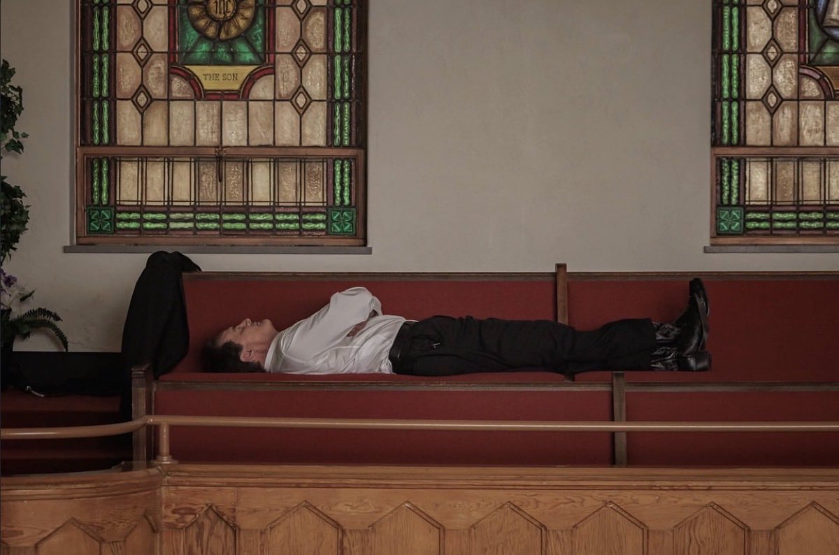 Kyle MacLachlan bts of episode 2 of The Lowdown