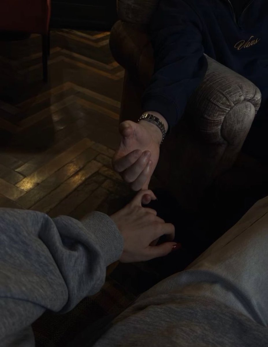 Butterflless's tweet image. 