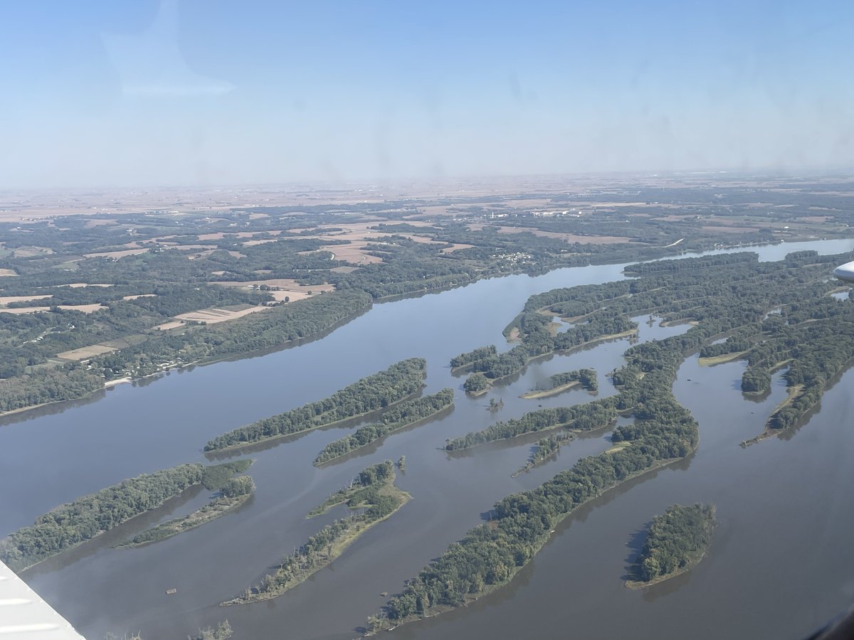 lighthawk_org's tweet image. 🛩️ Volunteer pilot Robert Thomas flew members of the Clean River Advisory Council (CRAC) above Illinois’ waterways to capture imagery of river restoration sites.

Footage will soon appear in a PSA to share the power of the aerial view far beyond the flight. 
#LightHawk