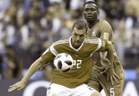 How red and green shirts look to colourblind fans btw.