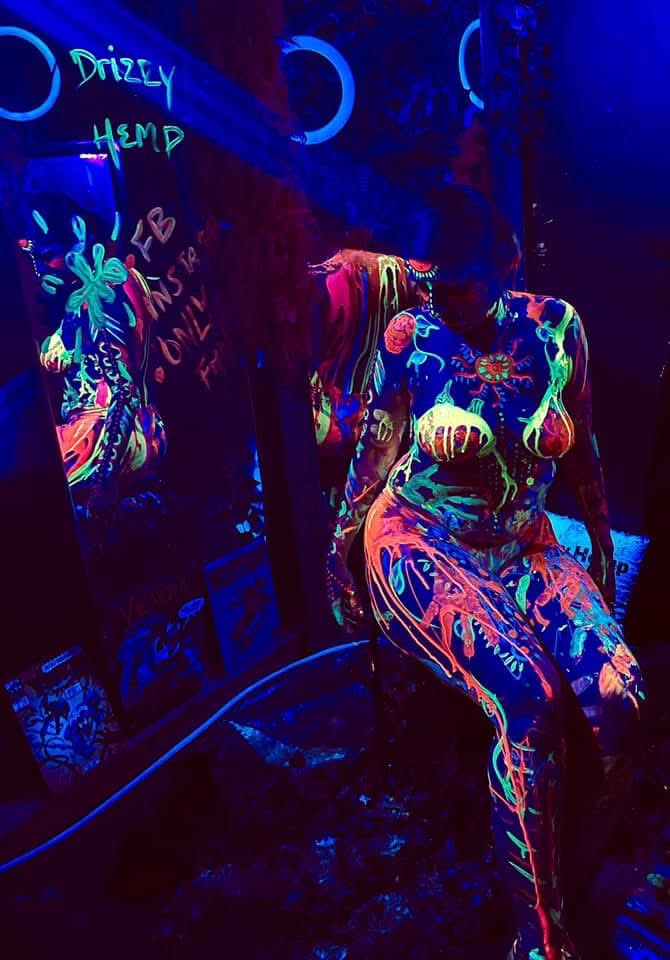 fetishmepretty's tweet image. To be able to connect with art on a different level, allows one’s mind to challenge itself and its limits. Mental stimulation at its best! Freedom in paint and how it impacts one’s view and life.