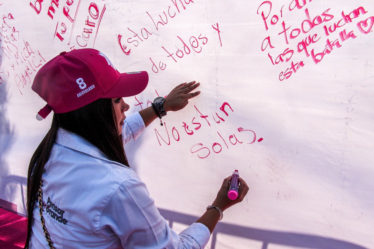 La #CarreraRosaPuebla comenzó este sábado con la entrega de kits y una jornada de salud en el Parque del Arte, en el marco del Día Internacional contra el Cáncer de Mama. Unidos por la prevención y la detección temprana, #PorAmorAPuebla. 💗🏃‍♀️
🧵 1/2