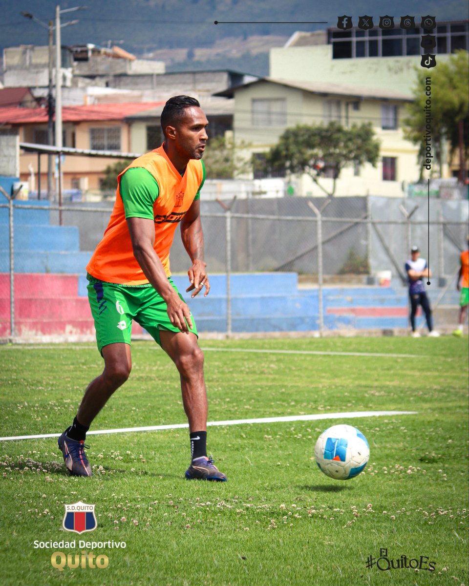 SDQuito_Oficial's tweet image. ¡Equipo concentrado! 💪⚽️😤 ¡Todo es por nuestra gente 🔝 el escudo 🛡️ y los colores del Equipo del Nombre Divino! #ElQuitoEs grande 💙❤️ 
Galería 📸 completa 👉 instagram.com/p/DP9gwICDkcs/…