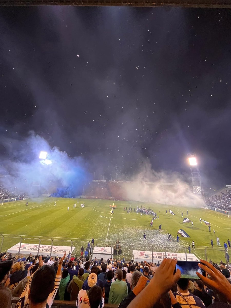 Tirá, tirá para arriba! Tirá!.💙🤍🤎
Es difícil, pero no imposible.
Vamos santo de mi vida, con vos hasta el final