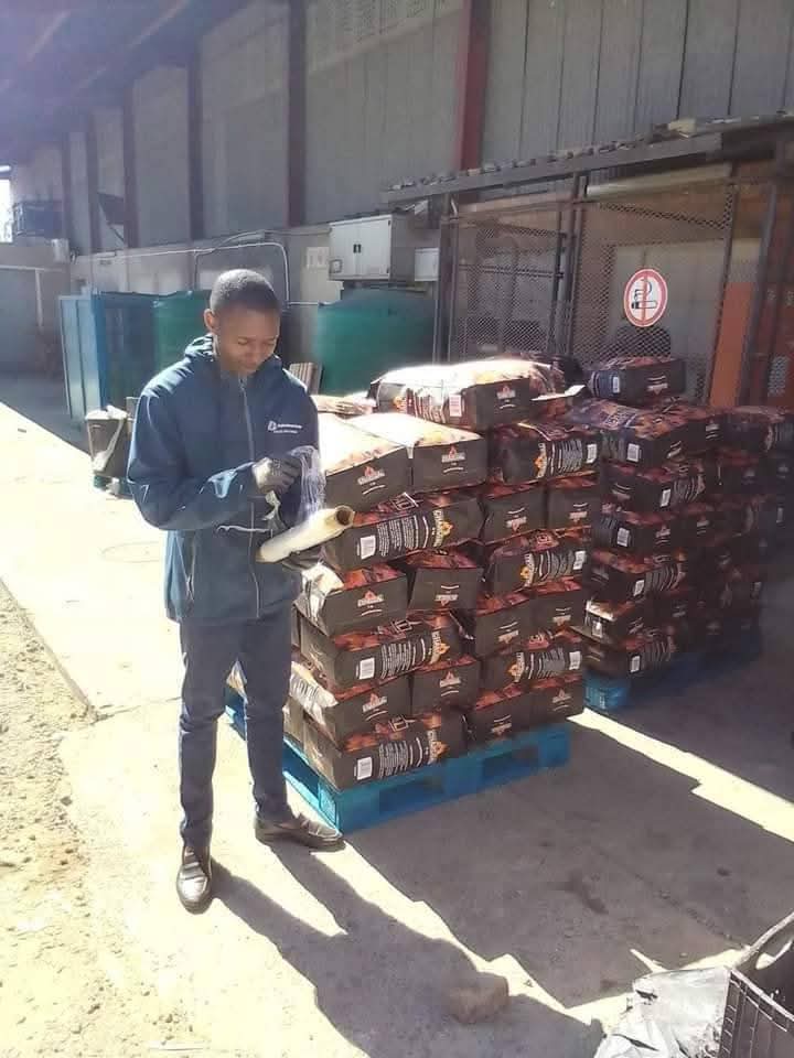 KasiEconomy's tweet image. My name is Atang Ramabele and I am the founder of Morumotsho Charcoal Production from Nchodu Village,  Matatiele. We're currently clearing alien and invasive trees to make charcoal and briquettes with cleared biomass. The business has 14 workers thus far...

☎️ 076 734 4248