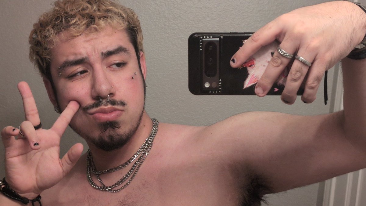 mmm shleepy need cuddles