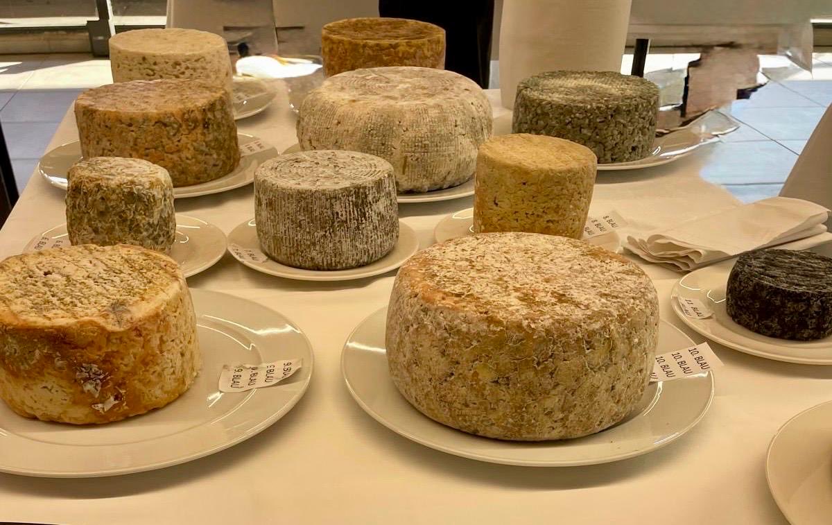 La Seu s’ha convertit un any més en la capital dels formatges artesans del Pirineu. Gran varietat, bon nivell i alta participació al Concurs. Enhorabona!