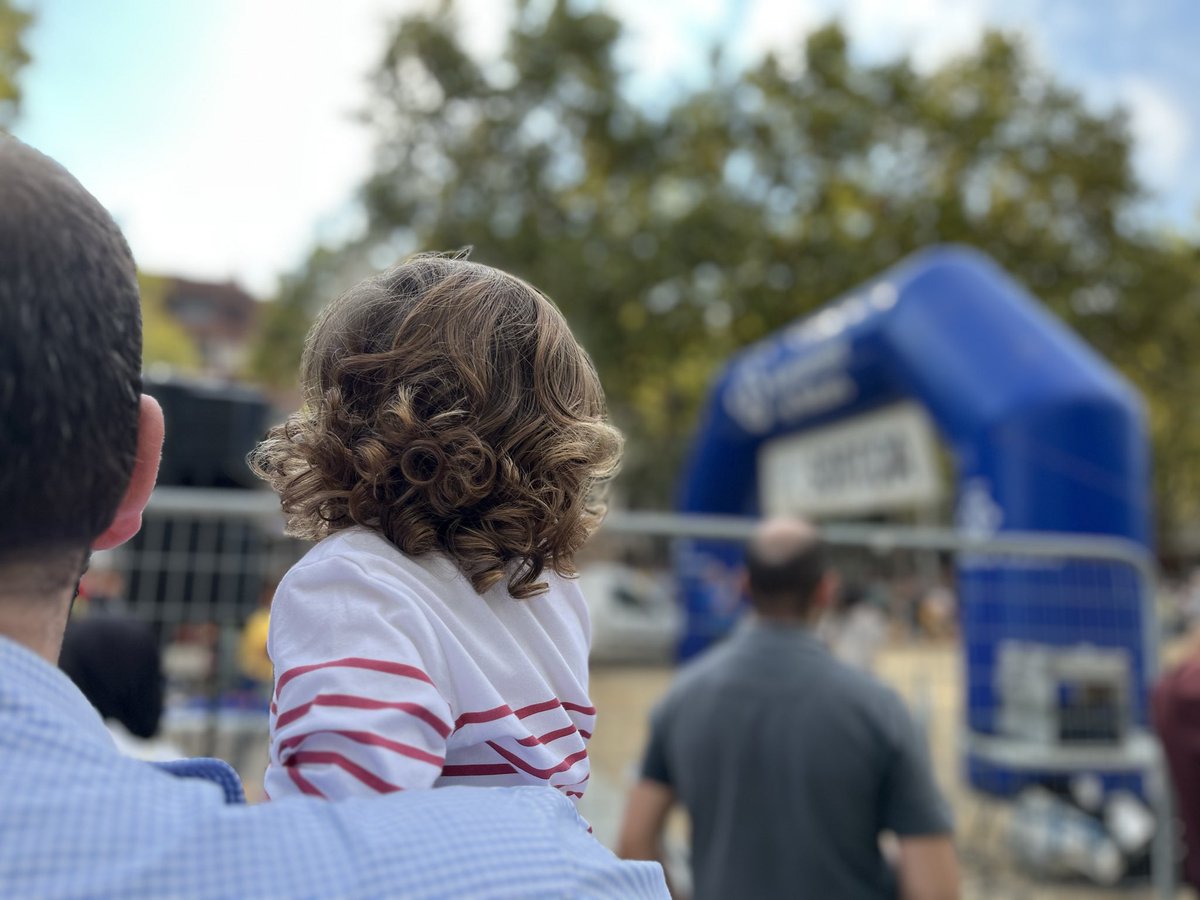 DBotePaz's tweet image. Més de 700 alumnes de primària i ESO han participat avui a la Cursa Escolar “Posa’t en marxa”, una jornada que uneix esport i educació en un ambient ple d’energia
Valors i hàbits saludables des de les aules fins a l’esport