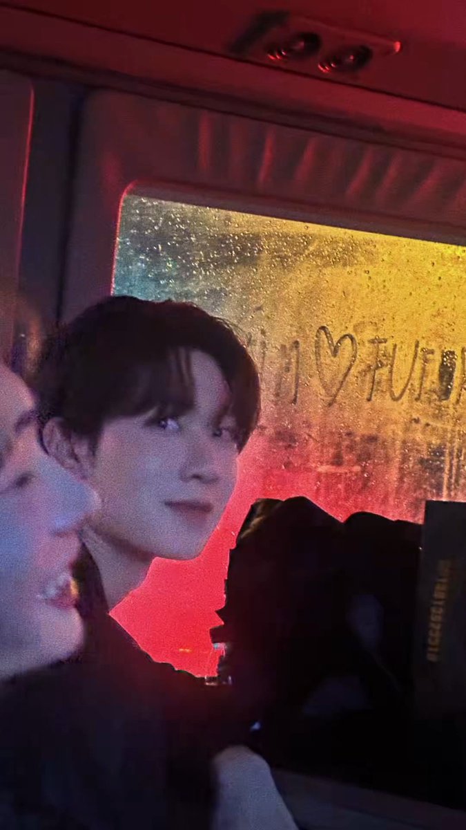 "yim ♡ tutor"

ai o sorriso do tor, como eu amo ver esses dois tão felizes juntos 🥹