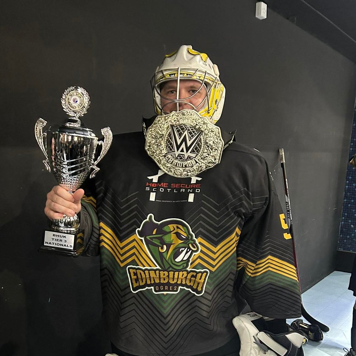 EdinburghOgres's tweet image. 🚨OGRES WIN GAME DAY 1🚨

Edinburgh Ogres take the trophy in Game Day 1 of the Tier 3 Nationals, beating Rotherham Ducks 4-0 in the 1st place decider. 

🚨MacSwan
🚨Botta
🚨Schell
🚨Hyslop

Player of the game #50 Mike Bownass

Thanks to all of our players for making the journey!