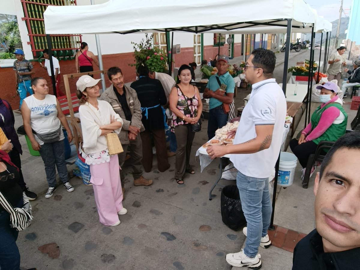 JanethSaldarri's tweet photo. @ElOIRdelaRegion @UNAD_ZOCC SISSU liderando el primer encuentro de la CIPAS Territorial en Apia Risaralda, "Mercados campesinos dignos y competitivos".

#SISSU #CIPASTerritorial #Apia #Risaralda #MercadosCampesinos #DesarrolloSostenible #AgriculturaLocal https://t.co/DMzILQB0bK