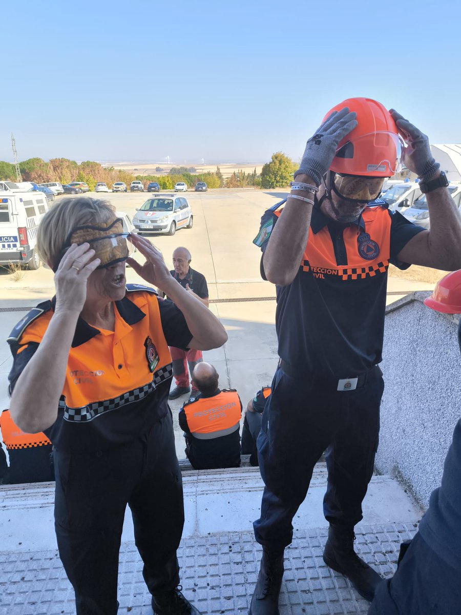 IespaJunta's tweet image. Este fin de semana en nuestras instalaciones de #HuévarDelAljarafe, #Sevilla, celebramos un nuevo taller para el voluntariado de #ProtecciónCivil. Formación dirigida a conocer funciones, protocolos de comunicación y procedimientos de las agrupaciones locales como intervinientes.