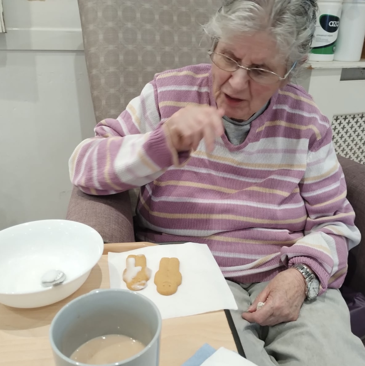 RedmountResHome's tweet image. We have had another busy week at Redmount, including an Italian afternoon, decorating gingerbread men (and eating our creations of course) and a biscuit-themed quiz. Custard creams were definitely our favourite #BusyWeek #FunAndGames #Biscuits #CustardCreams #Gingerbread