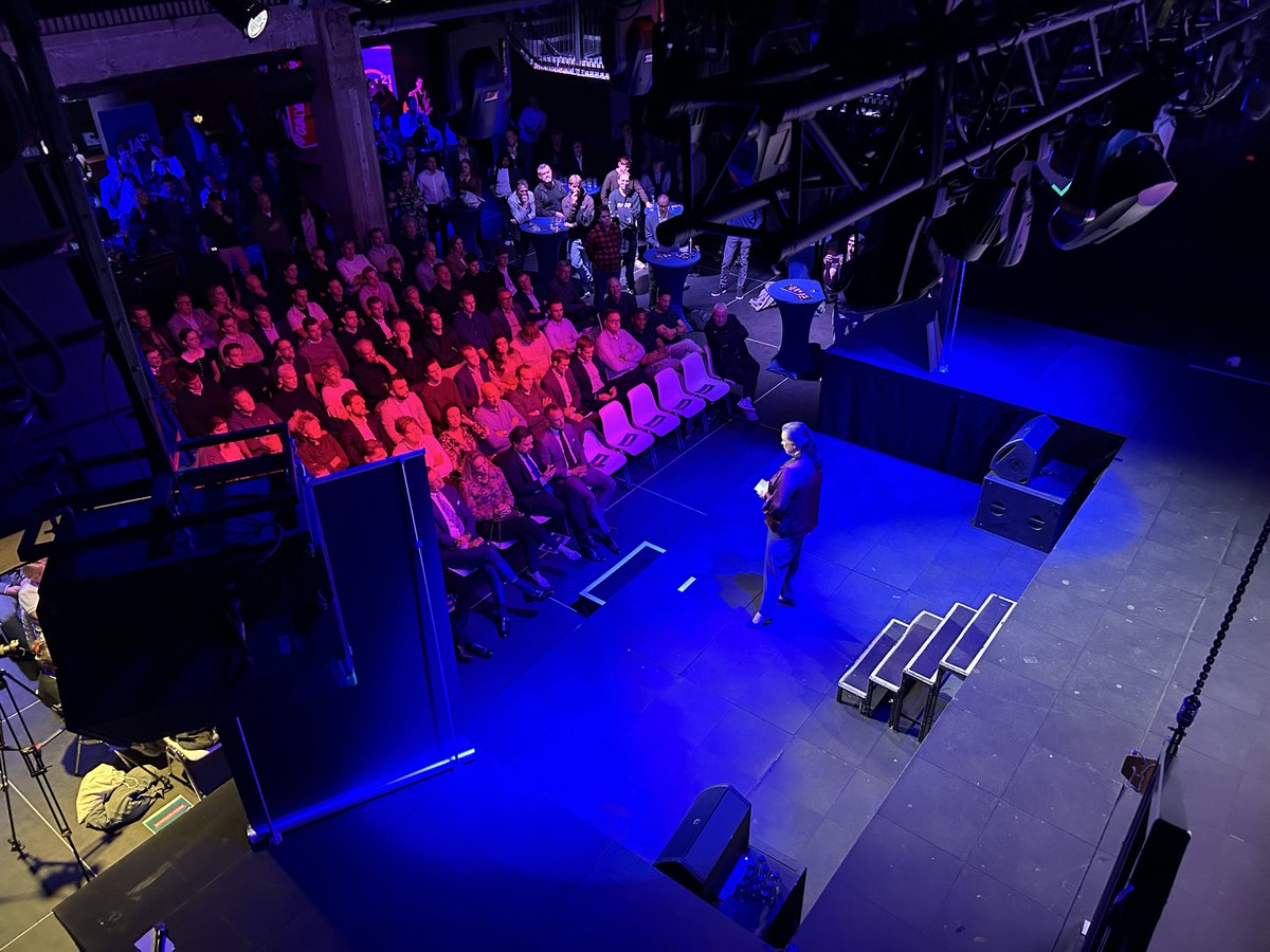 Annabel Nanninga: “Drie weken voor de vorige verkiezingen stemde de VVD in de eerste kamer voor de spreidingswet.

Wie dit asielbeleid in stand houdt is medeplichtig voor de verdere ontwrichting van Nederland.”