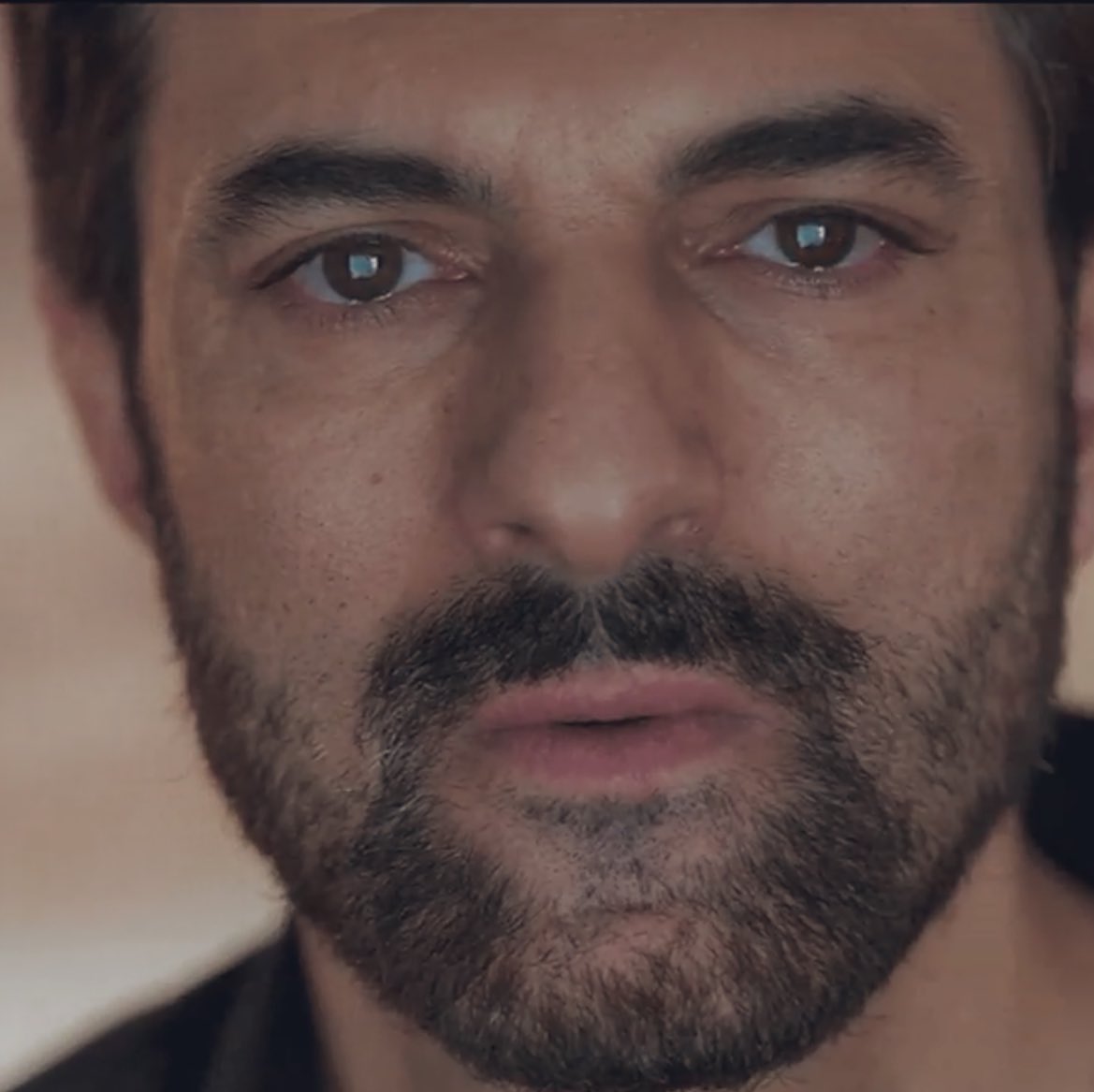 You can feel his pain inside you💔💔💔
#EnginAkyürek #EnfesBirAkşam