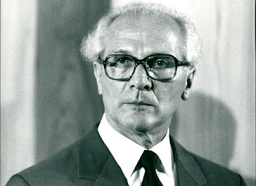 2dayinsocialism's tweet image. On October 19th, 1992, charges against Erich Honeker, former leader of East Germany, were approved in a Berlin district court. He was responsible for many atrocities but was tried for the deaths of Germans killed attempting to flee the country.