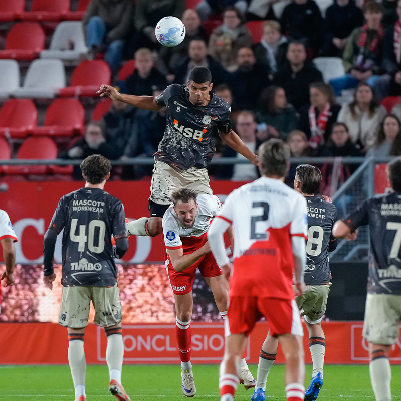 fcvolendam's tweet photo. 🔴⚪️ ✘ ⚫️⚪️

🥺 Resultaat uit handen geglipt
🥊 Tot slotfase meegestreden
📅 Zaterdag: Heracles-thuis

FC Volendam kwam knap voor de dag in Galgenwaard, maar moest toch zijn meerdere erkennen in FC Utrecht. Lees hier het verslag.

#UTRVOL | #WêiBinneVòlledam