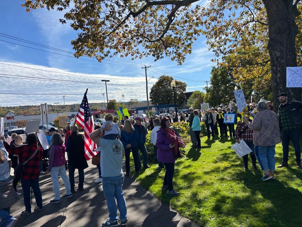 HolleyA's tweet photo. @FightForAUnion Tiny #TorringtonCT had 2000+ patriotic anti-fascist @IndivisibleTeam ppl for #NoKings2 #NoKingsOct18, double the # for the 1st #NoKings We are the many &amp; we don't bow down to corrupt kings or their cruel, craven enablers in the @GOP PS Pedo @SpeakerJohnson #ReleaseTheEpsteinFiles https://t.co/bKrOhngmuy