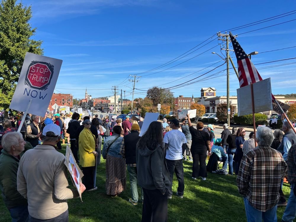 HolleyA's tweet photo. @FightForAUnion Tiny #TorringtonCT had 2000+ patriotic anti-fascist @IndivisibleTeam ppl for #NoKings2 #NoKingsOct18, double the # for the 1st #NoKings We are the many &amp; we don't bow down to corrupt kings or their cruel, craven enablers in the @GOP PS Pedo @SpeakerJohnson #ReleaseTheEpsteinFiles https://t.co/bKrOhngmuy