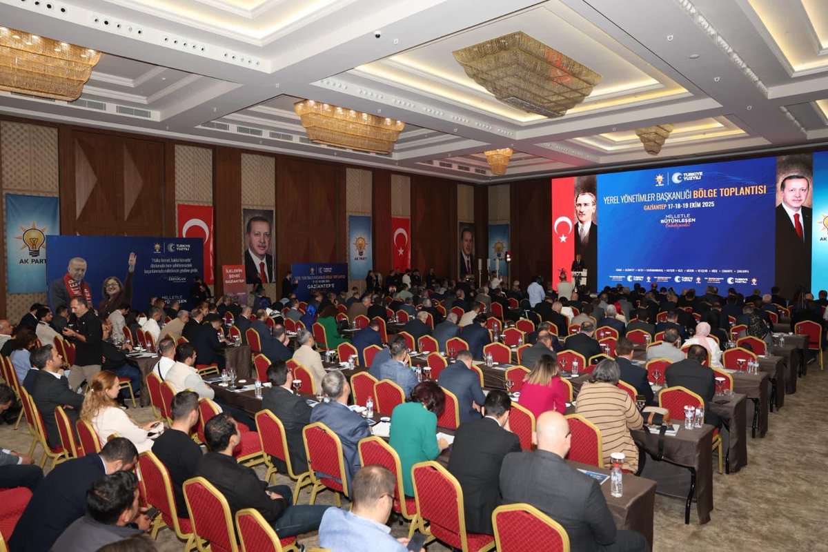 📍Gaziantep

Yerel Yönetimler Başkanlığı Bölge Toplantısı kapsamında; 11 ilden gelen belediye başkanlarımız, teşkilat yöneticilerimiz ve milletvekillerimizle birlikte, AK Parti Genel Başkan Yardımcımız ve Yerel Yönetimler Başkanımız Sayın Mustafa Demir başkanlığında üç gün