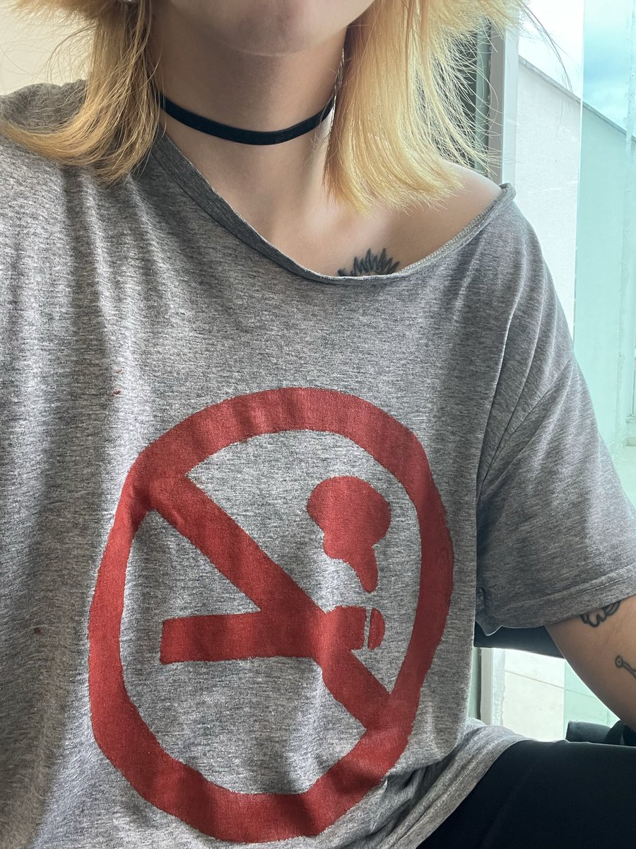 tou com a blusa dela hj