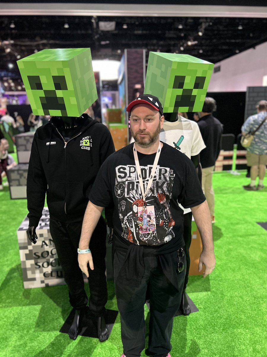 defineprog's tweet image. This is who you’re calling a creep btw