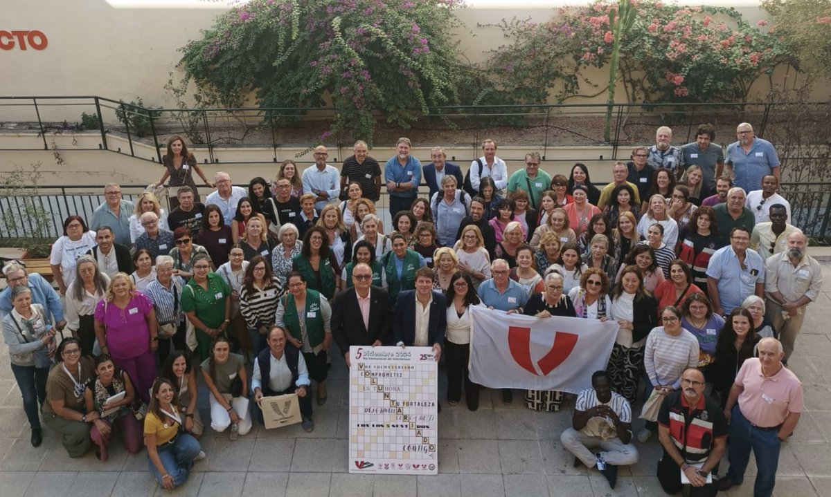 Sevilla ha acogido hoy la Escuela de formación del Voluntariado de la Plataforma Andaluza de Voluntariado. Más de 100 personas que aprenden, reflexionan y comparten su ser voluntarios/as y que lo han puesto hoy en el centro de su atención. Gracias #escuelavoluntariadoPAV25