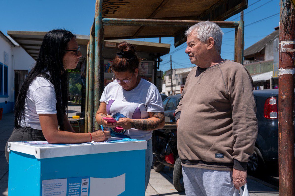 🇦🇷 Con Cabeza, Corazón y Coraje para frenar en las urnas a Milei.

Este 26 de octubre, en Lanús votamos la lista de <a href="/FuerzaPatria_AR/">Fuerza Patria</a> encabezada por el compañero <a href="/JorgeTaiana/">Jorge Taiana</a> .

#CristinaLibre ✌️🐧