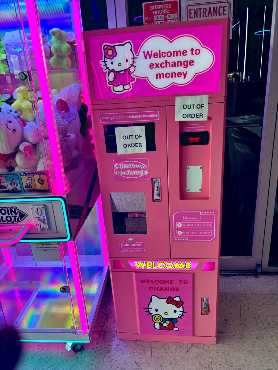 istanmeee's tweet image. i always find the coolest places:)))