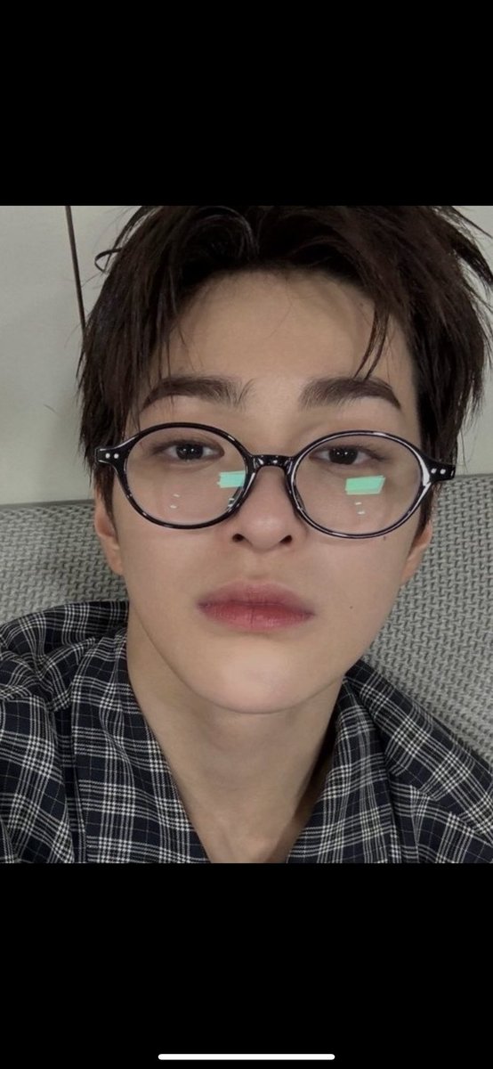 my friend always says that me and keonho kinda look similar but im not sure-