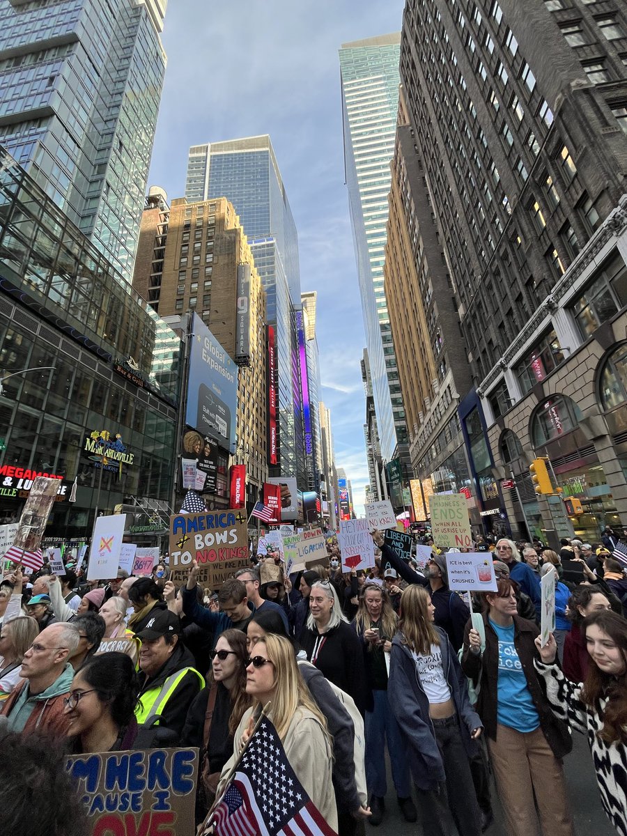 🗣️NO KINGS

PASS IT ON