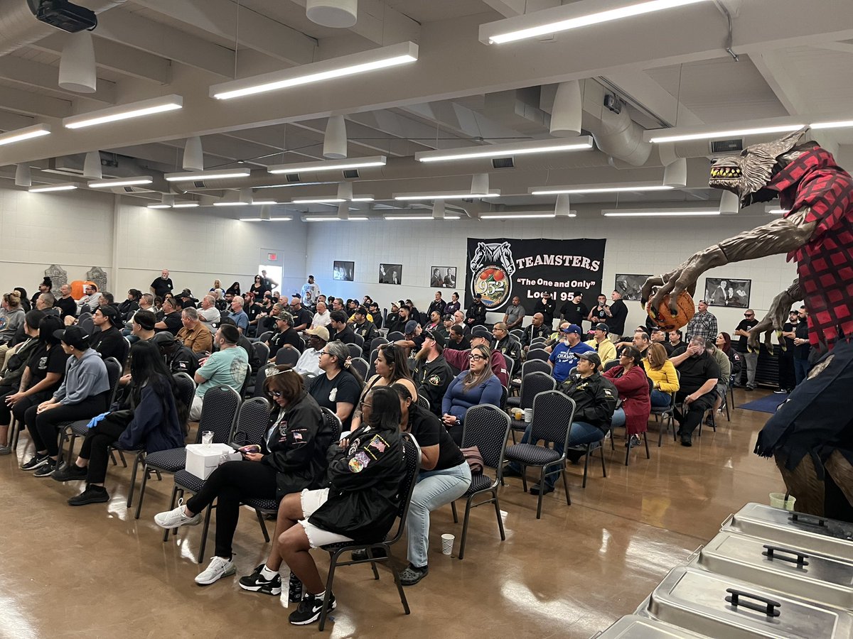 Scarlin2010's tweet photo. Great morning for a @teamsters952 @Teamsters General
Membership meeting #UnionStrong https://t.co/VSq05F8a2Q