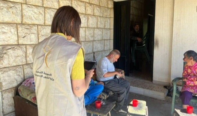 أعلنت وزارة #الشؤون_الاجتماعية أنها تنفّذ حاليًا زيارات ميدانية للأسر المستفيدة من برنامج أمان والأسر الأكثر فقرًا في إطار عملية إعادة التحقّق Recertification بهدف ضمان وصول المساعدات النقدية إلى مستحقيها فعليًا والتأكد من دقّة البيانات الاجتماعية والاقتصادية