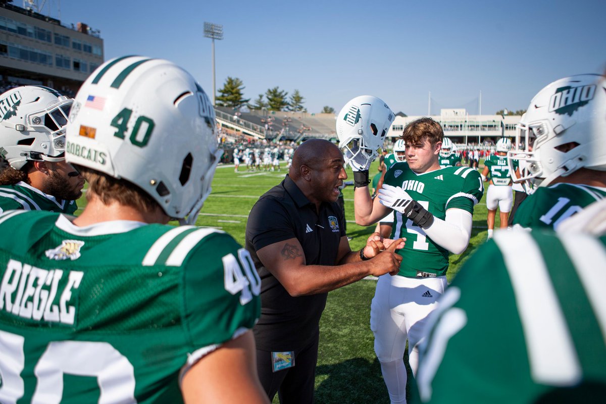 OhioFootball's tweet photo. Warming up in the Frank💪

#OUohyeah https://t.co/gNpOF6pw8T