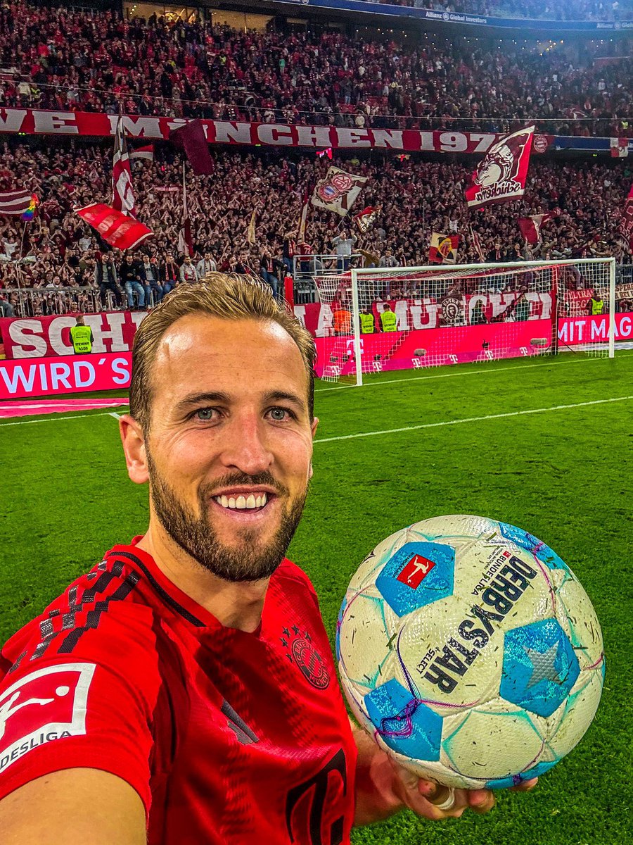 OficialSala12's tweet photo. Harry Kane com a camisa do Bayern:

107 jogos
104 gols
28 assistências
10 hat-tricks

- 13 gols nos últimos 7 jogos https://t.co/F97VNLdN5k