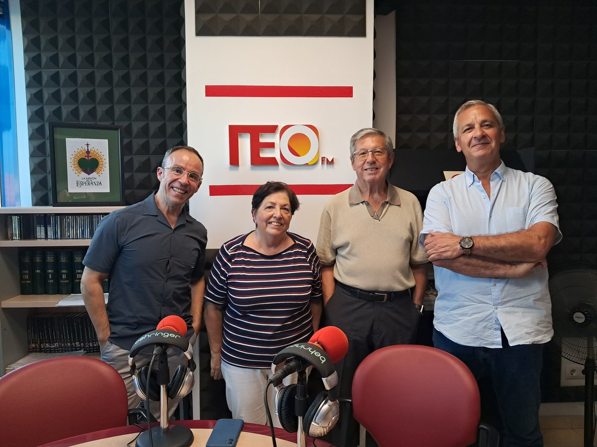 En el comienzo del curso la Dirección de un IES . La dirección del centro pasa por los momentos mas ajetreados del curso.
Nos han acompañado Pedro Arias, representante de ADIAN, Rafael Pérez Porras y Manuel Pozo Redondo director novel del IES Isbilya. 
podcasters.ivoox.com/#/episodes/160…