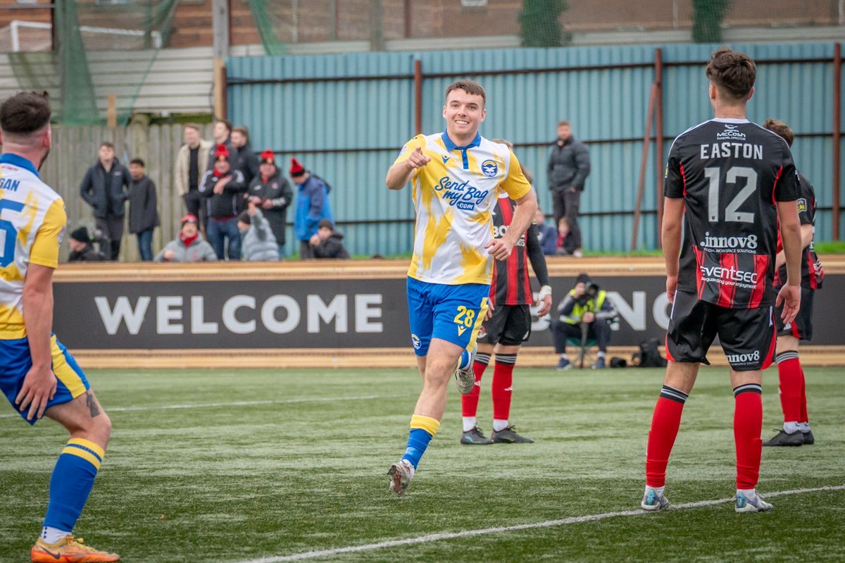 bangorfc's tweet photo. 🔁 79th minute - off the bench
⚽️ 80th minute - 𝙙𝙚𝙘𝙞𝙨𝙞𝙫𝙚 first touch 

What an impact from Stephen McGuinness 👏🏻 

🟡🔵

📸 Life Through A Lens NI https://t.co/RnWol77qYS