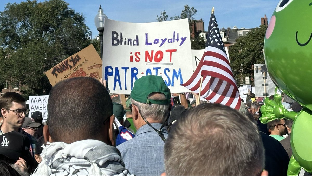 chhollenbeck's tweet photo. Proud peaceful strong protest of thousands in Boston.  #NoKingsDayOct18th #NoKingsInAmerica #nokingsboston https://t.co/KYB527vuc4