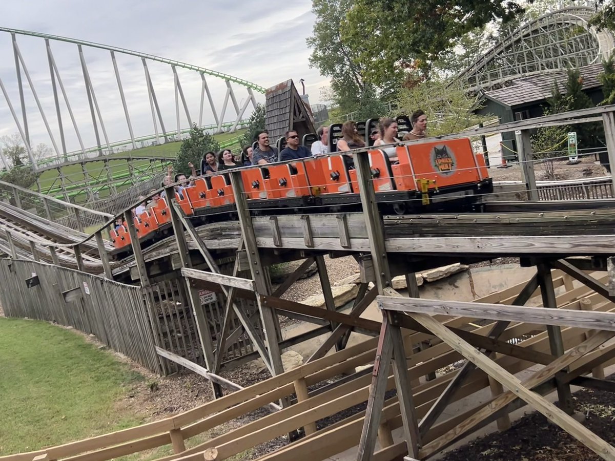 Timber Hawk Ride Queue It was nice to have Timber Wolf back at @worldsoffun It was only ...
