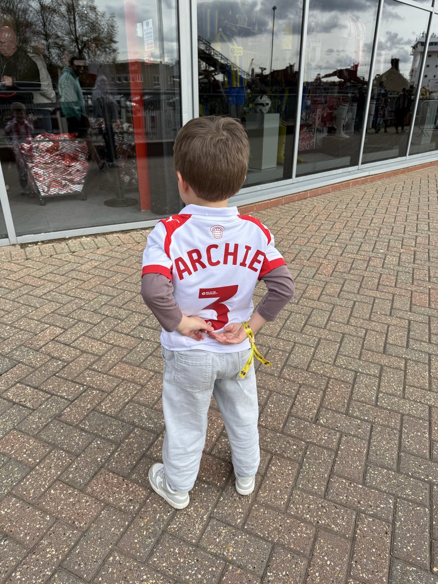 My son’s 1st <a href="/SouthamptonFC/">Southampton FC</a> game today. Not the result we wanted but a much more promising performance with plenty of chances. Just need to take them now! #saintsfc #uts