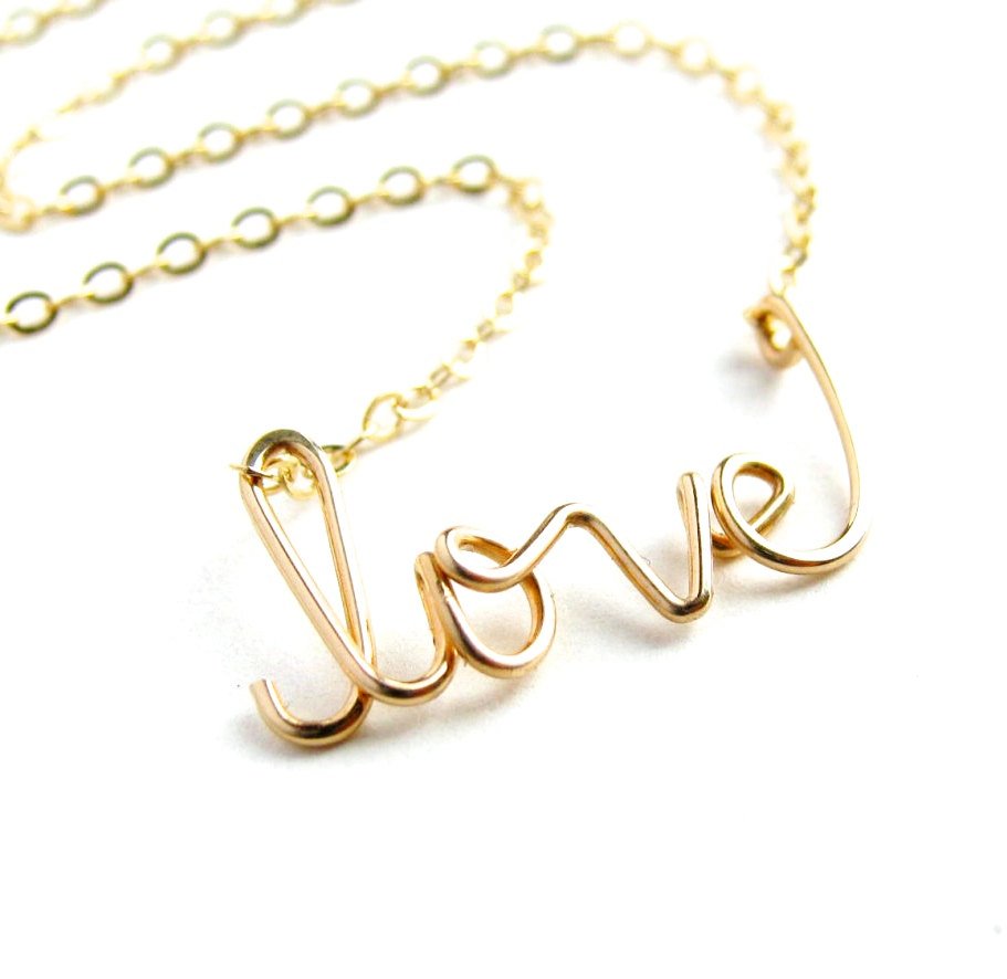 NecklaceAmazing's tweet image. Fancy attracting a bit more love? Our gorgeous, hand-formed #CursiveScript &apos;Love&apos; necklace, 18k gold plated, is a real staple for your collection. Utterly charming! #18kGoldPlated #AttractLove amazingnecklace.com/Gold-love-Neck…
